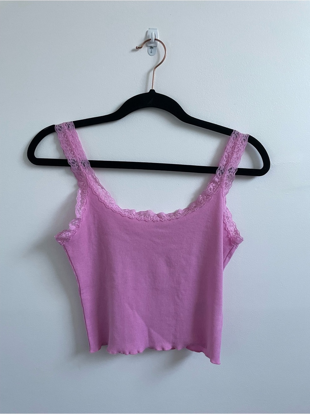 🌺3/$20🌺 Pink Lace Trim Ribbed Cropped Tank Top